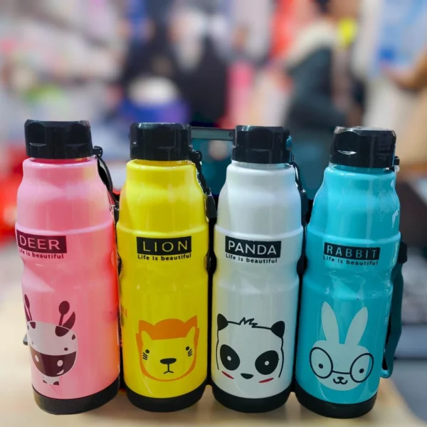 WATER BOTTLE. MATERIAL: PLASTIC. (Mix/Random Designs/Colors) QUALITY:GOOD 💯