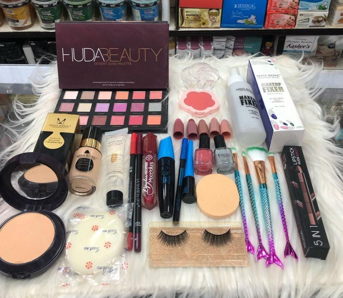 Deal-R.2150.jpeg Cosmetic deal - Image 1