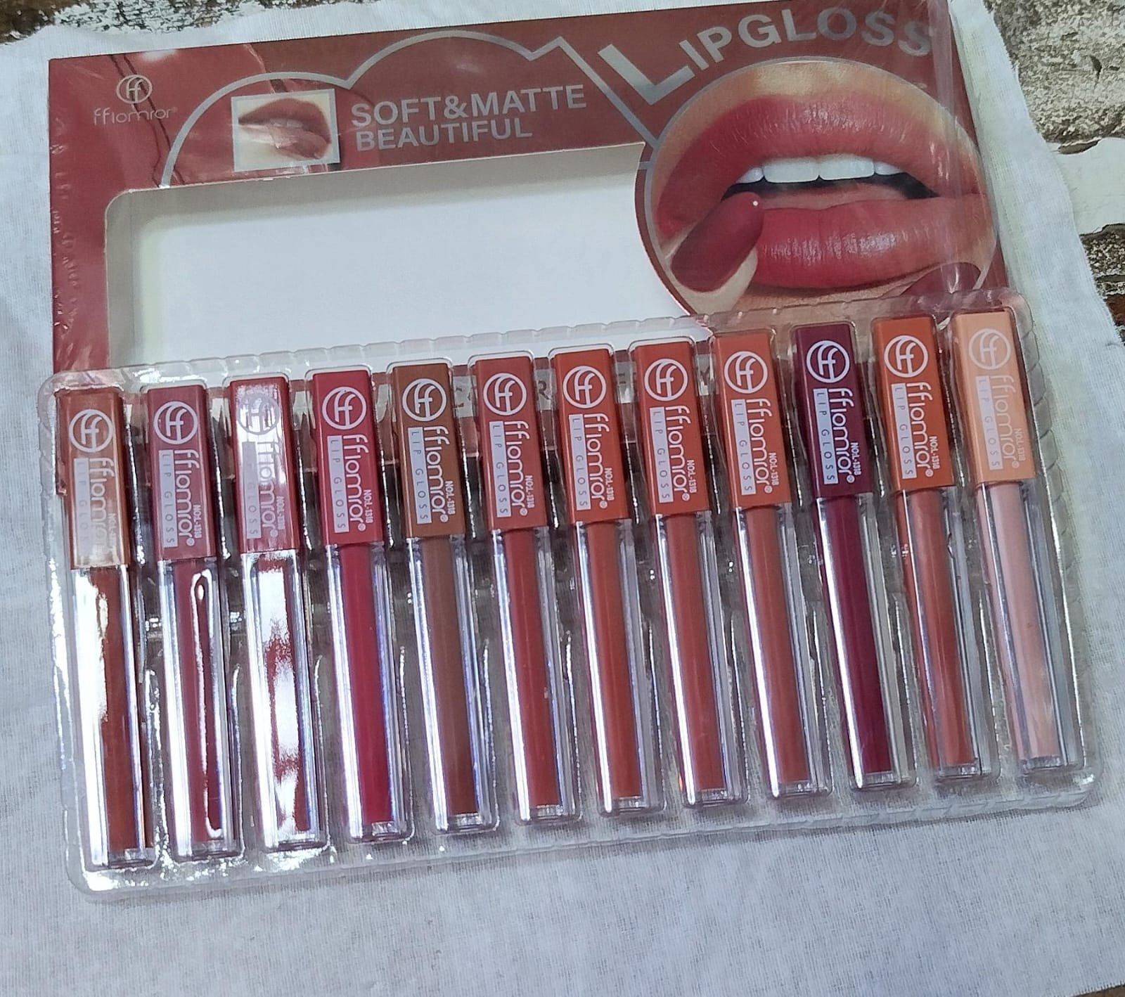 Flormer-12-pec-lip-gloss-Rs-700.jpeg Flormer 12 pec lip gloss - Image 1